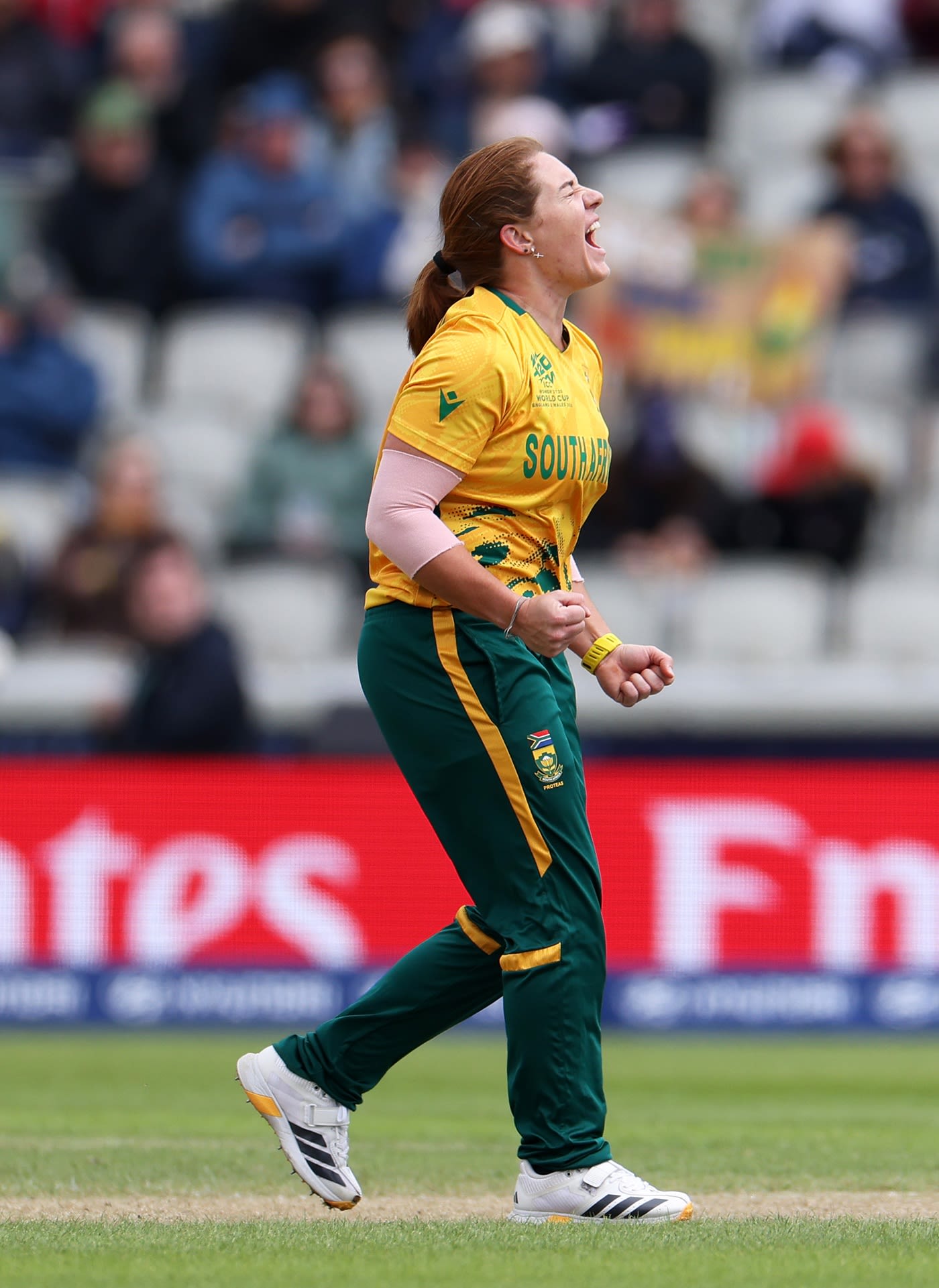 Nadine de Klerk screams after dismissing Georgia Wareham