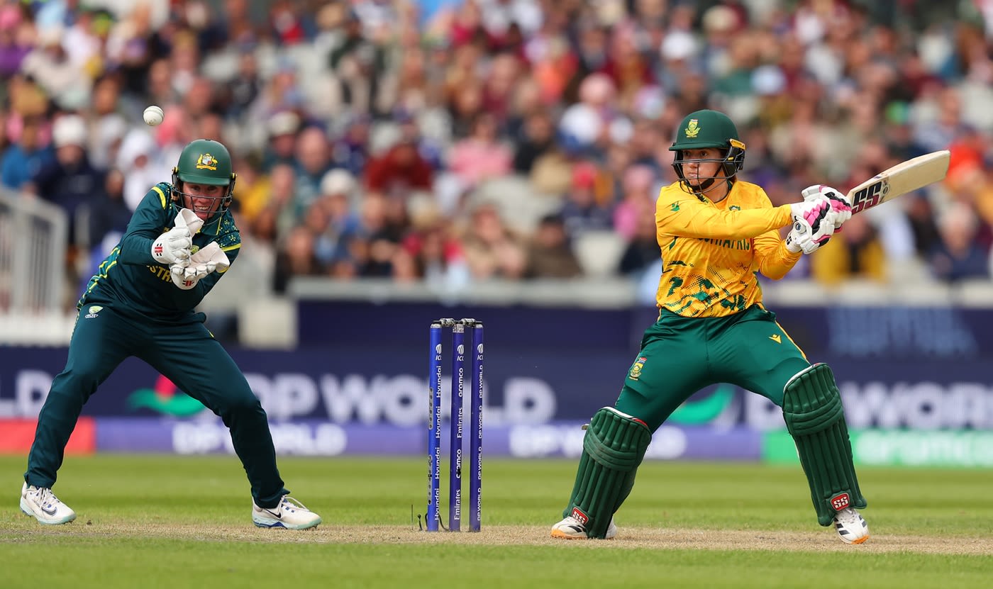 Nadine de Klerk slaps one away