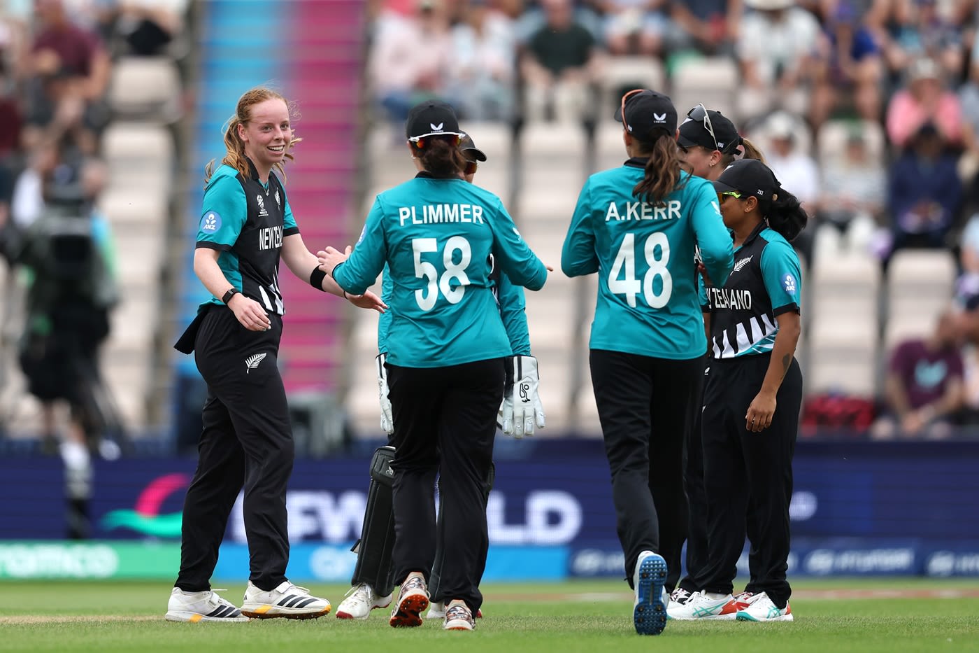 Bree Illing celebrates the wicket of Chamari Athapaththu