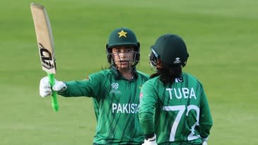 Fatima Sana lands Hundred wildcard deal for Birmingham Phoenix