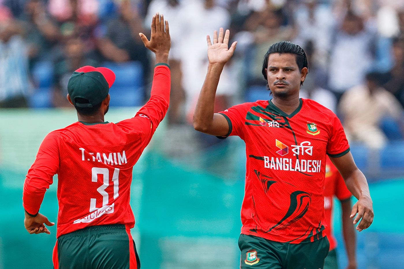 Nasum Ahmed broke Australia's rapid opening stand