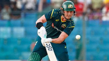 Australia bowlers close out T20I series after Renshaw stars with 89*