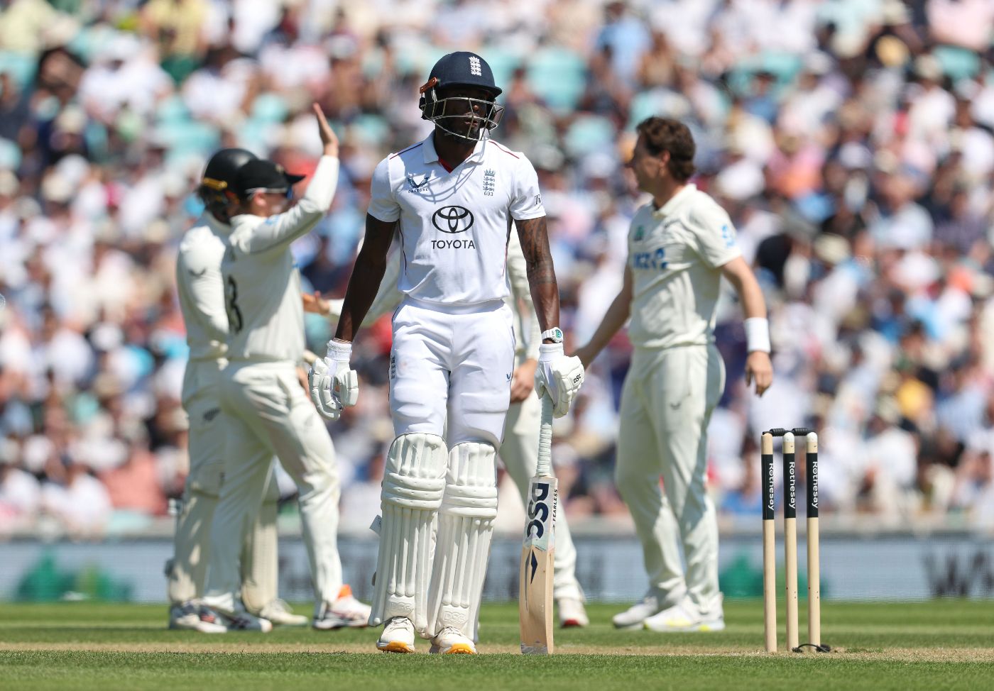 Matt Henry removed Jofra Archer, thanks to a great take from Tom Blundell