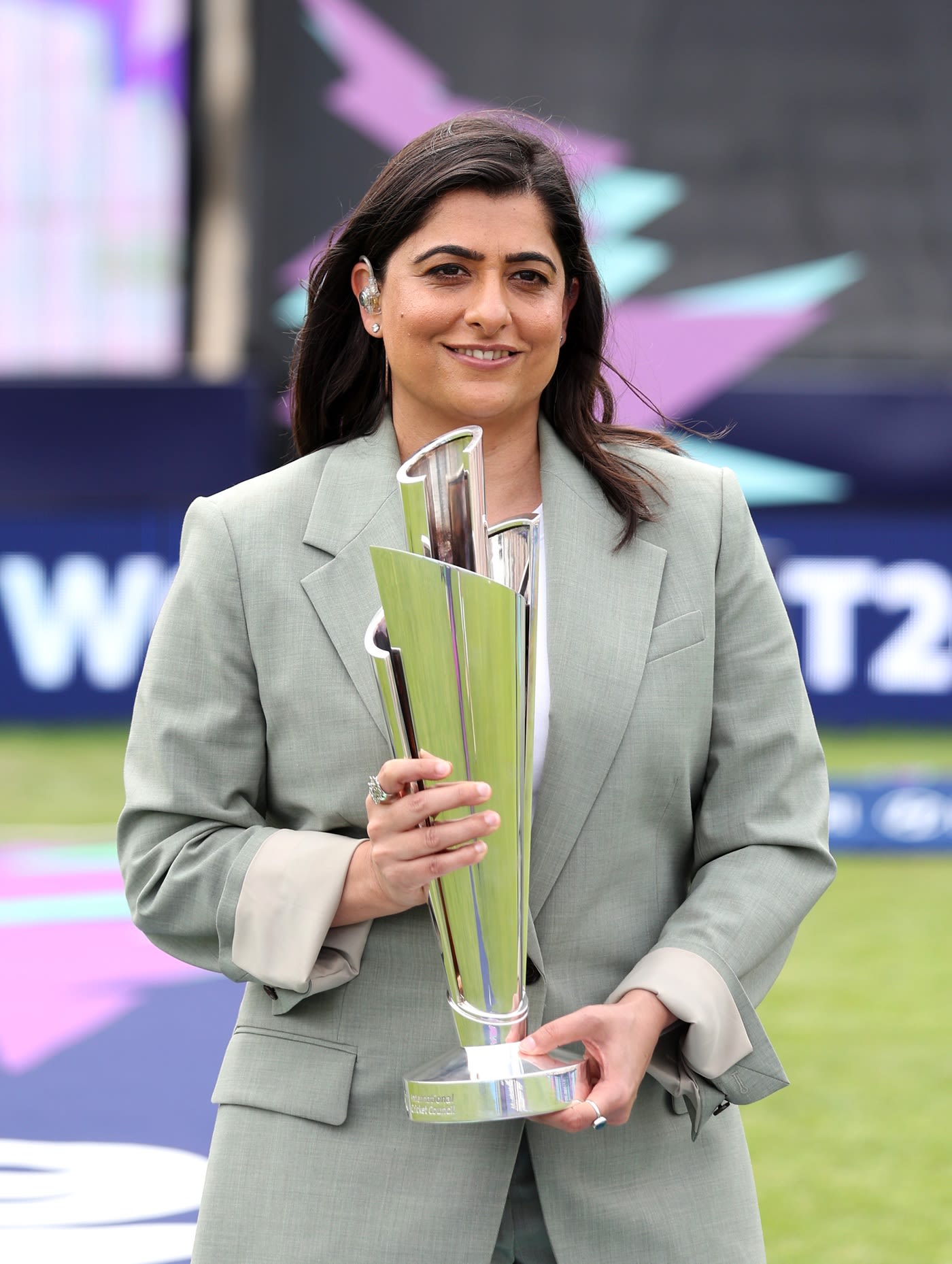 Sana Mir poses with the Women's T20 World Cup trophy