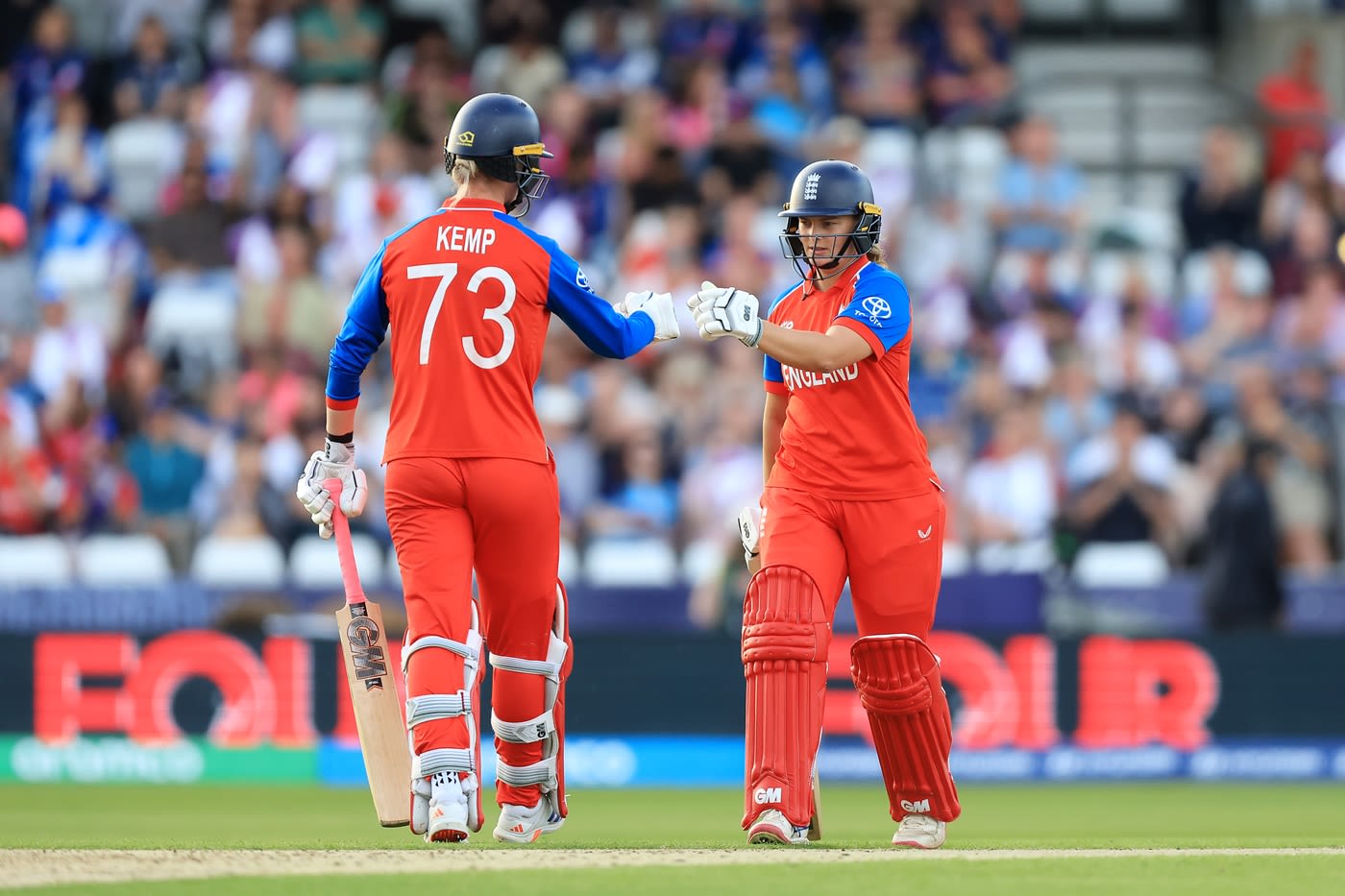 Dani Gibson and Freya Camp put on a 61-run stand from just 21 balls