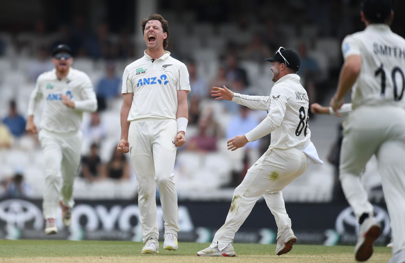 Matt Henry removed Josh Tongue first-ball to complete his ten-wicket haul
