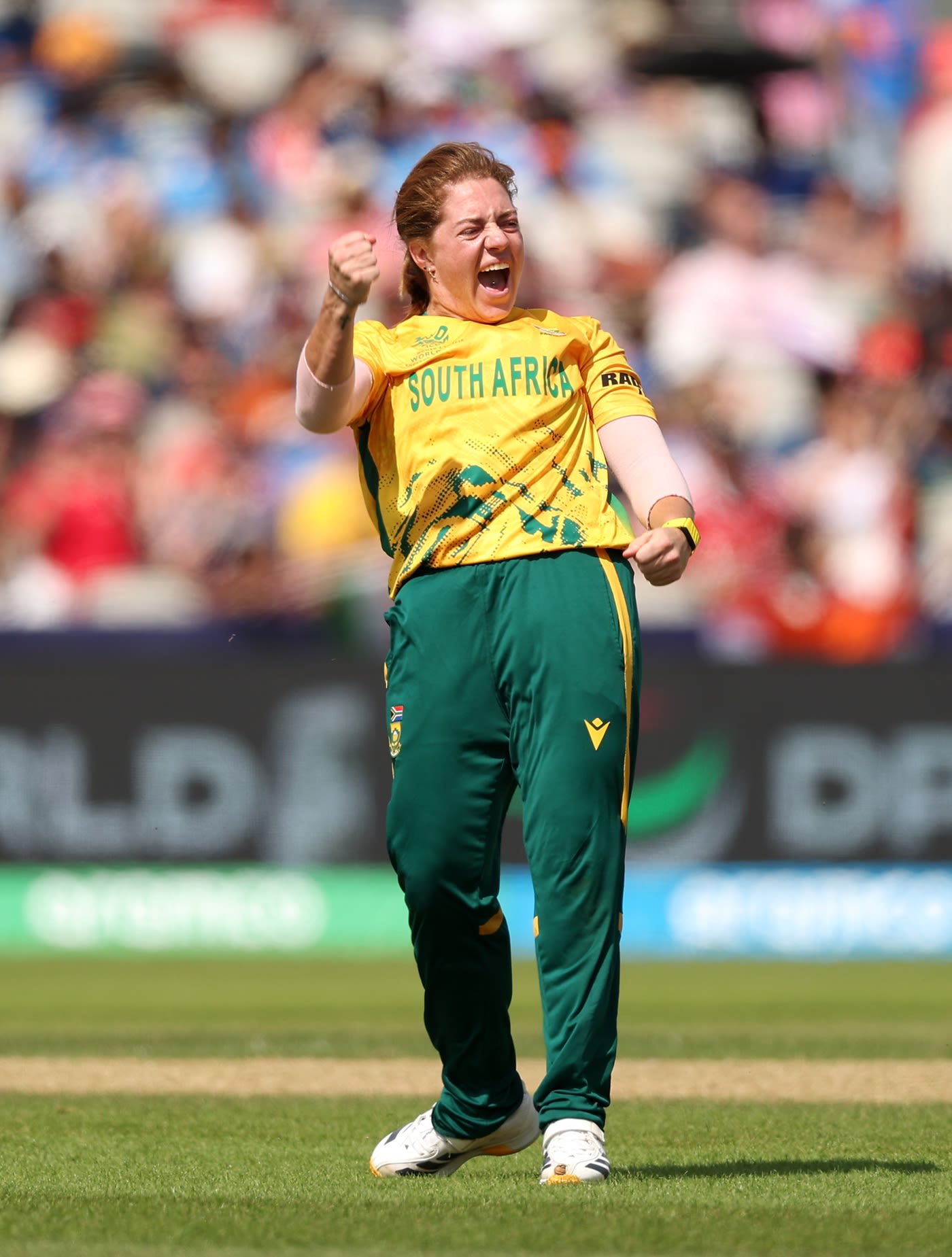 Nadine de Klerk dismissed Jemimah Rodrigues caught and bowled