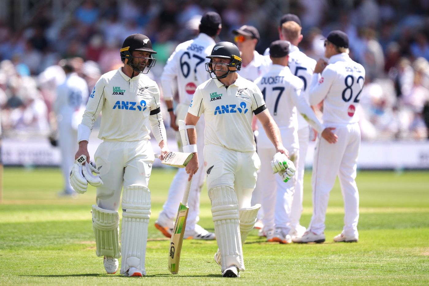 Tom Latham and Devon Conway reached lunch with an unbroken 108-run stand