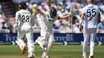 England dig deep after Latham, Conway dominate with 317-run stand