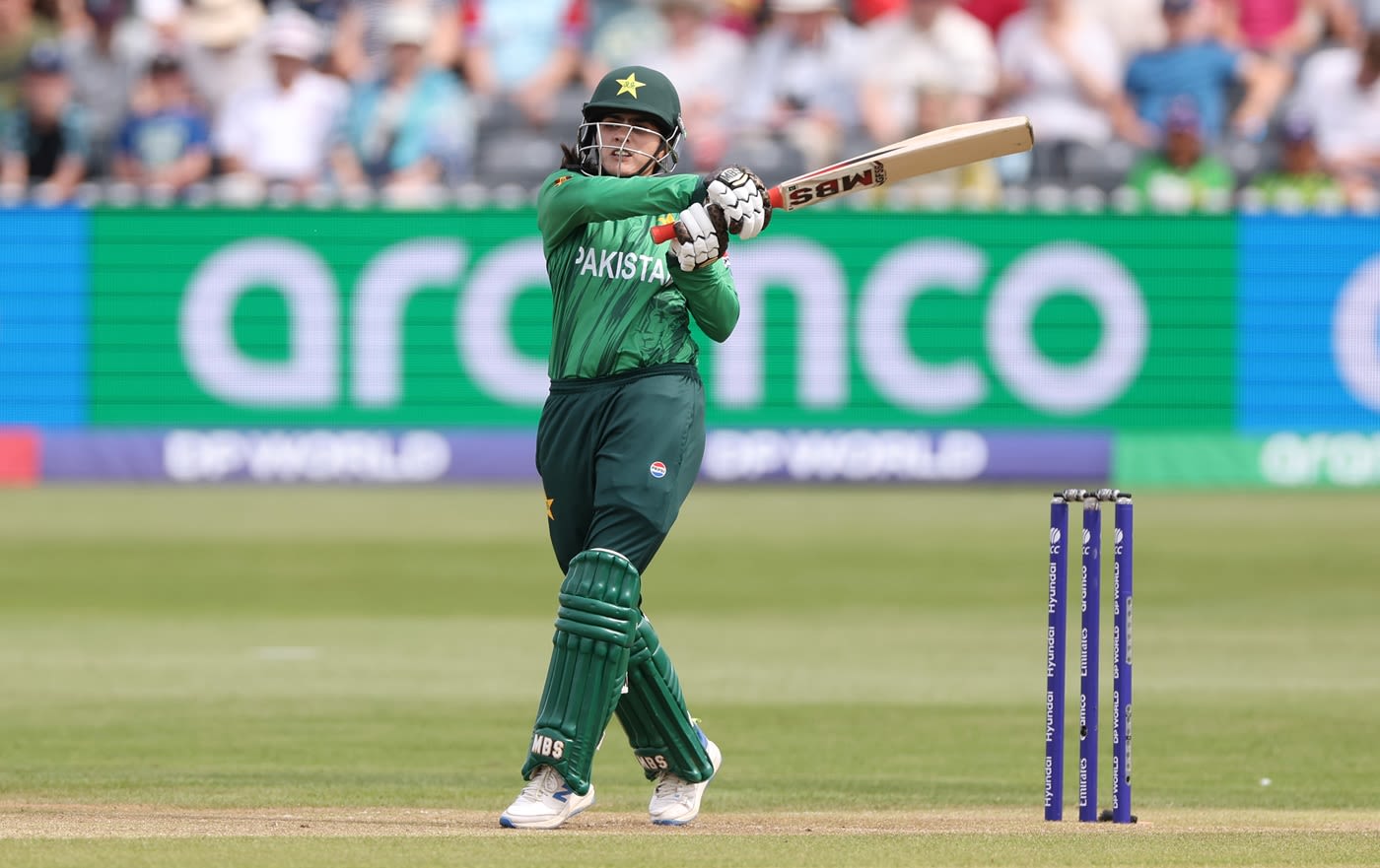 Gull Feroza lifted Pakistan in the middle overs
