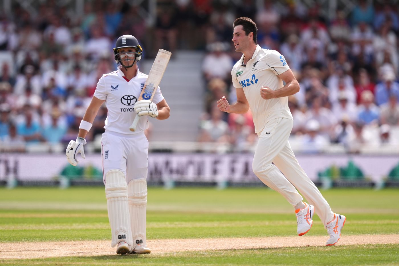 Jacob Bethell fell to Will O'Rourke as England stumbled on the third morning