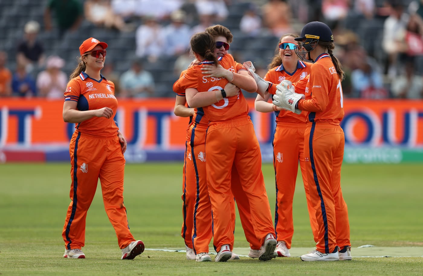 Heather Siegers and Silver Siegers celebrate the wicket of Ayesha Zafar