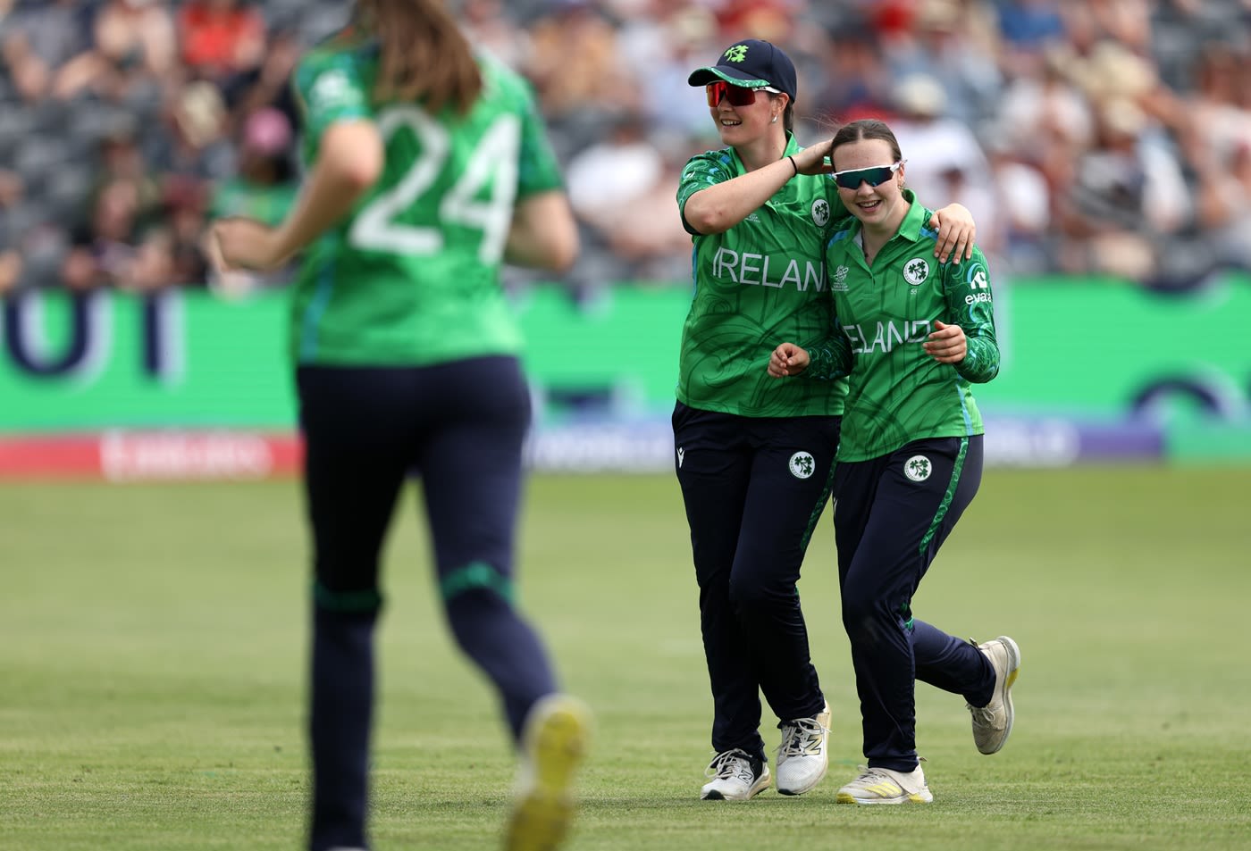 Aimee Maguire picked up two wickets