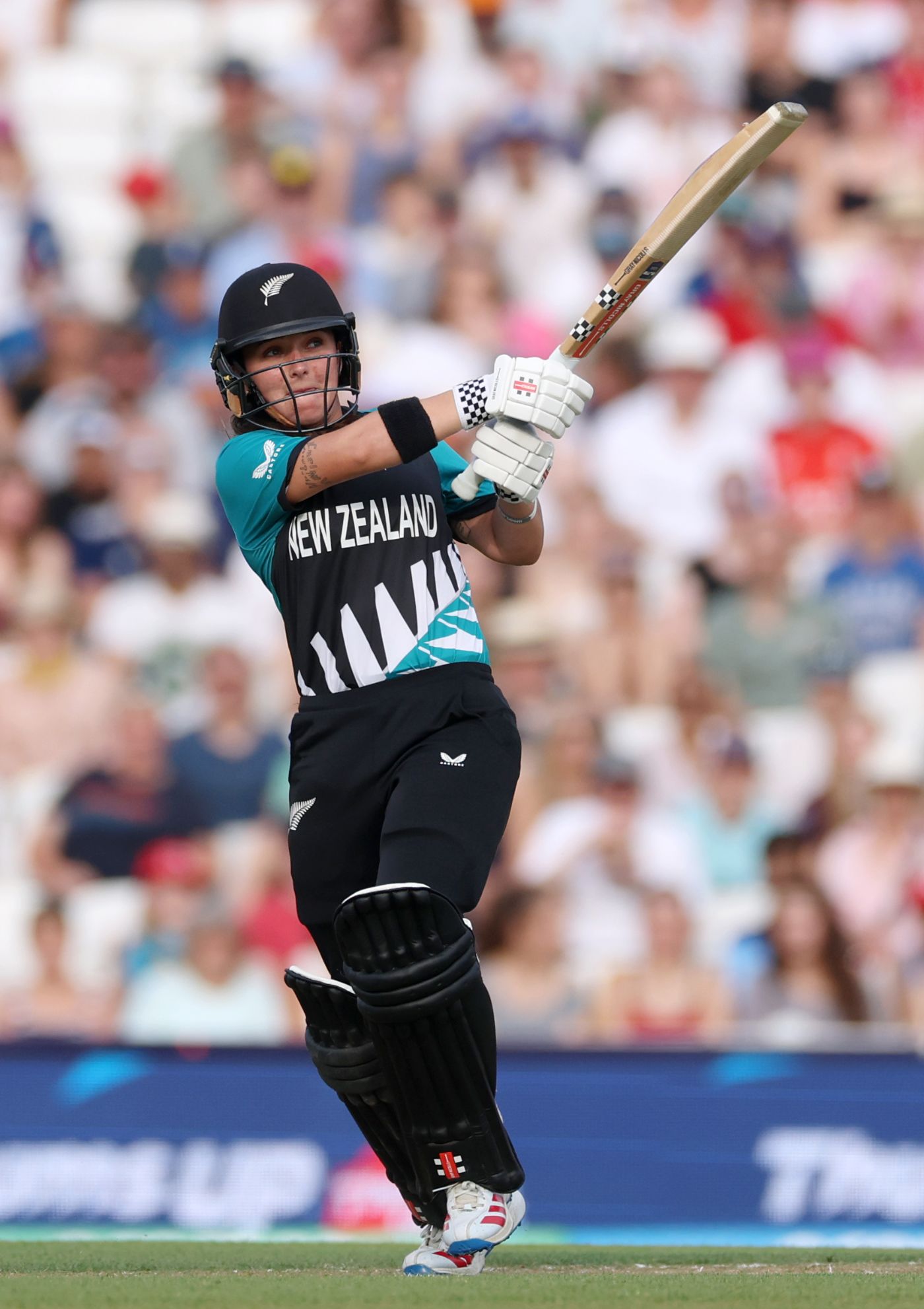 Melie Kerr pulls during an aggressive start from New Zealand