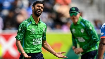 Ireland opt to bowl, hand out three debuts