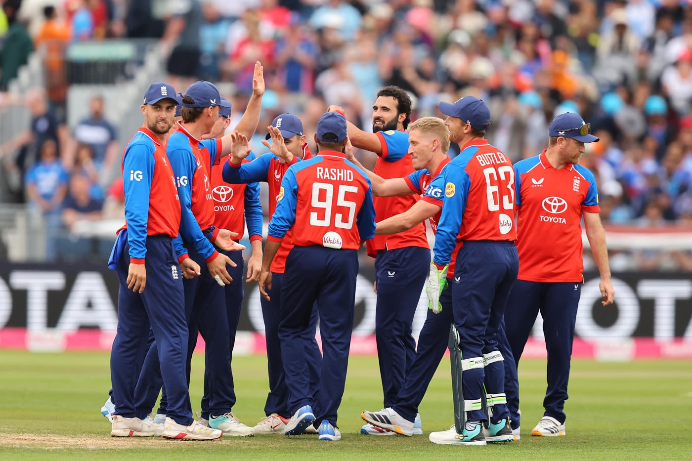Saqib Mahmood picked up 3 for 33 in his four overs