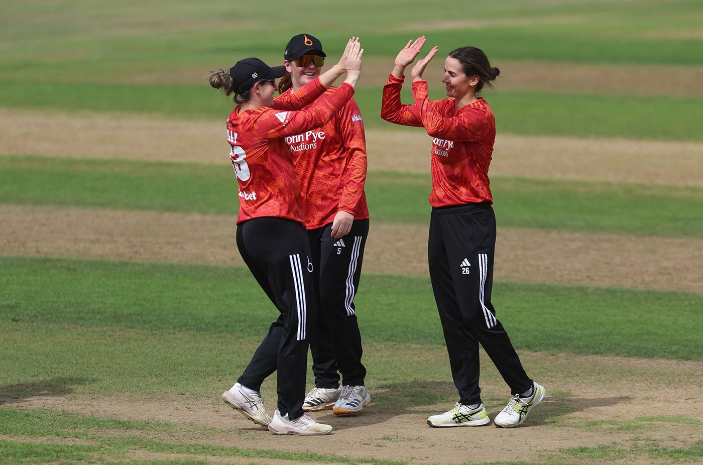 Charli Knott ran through Surrey with a six-for