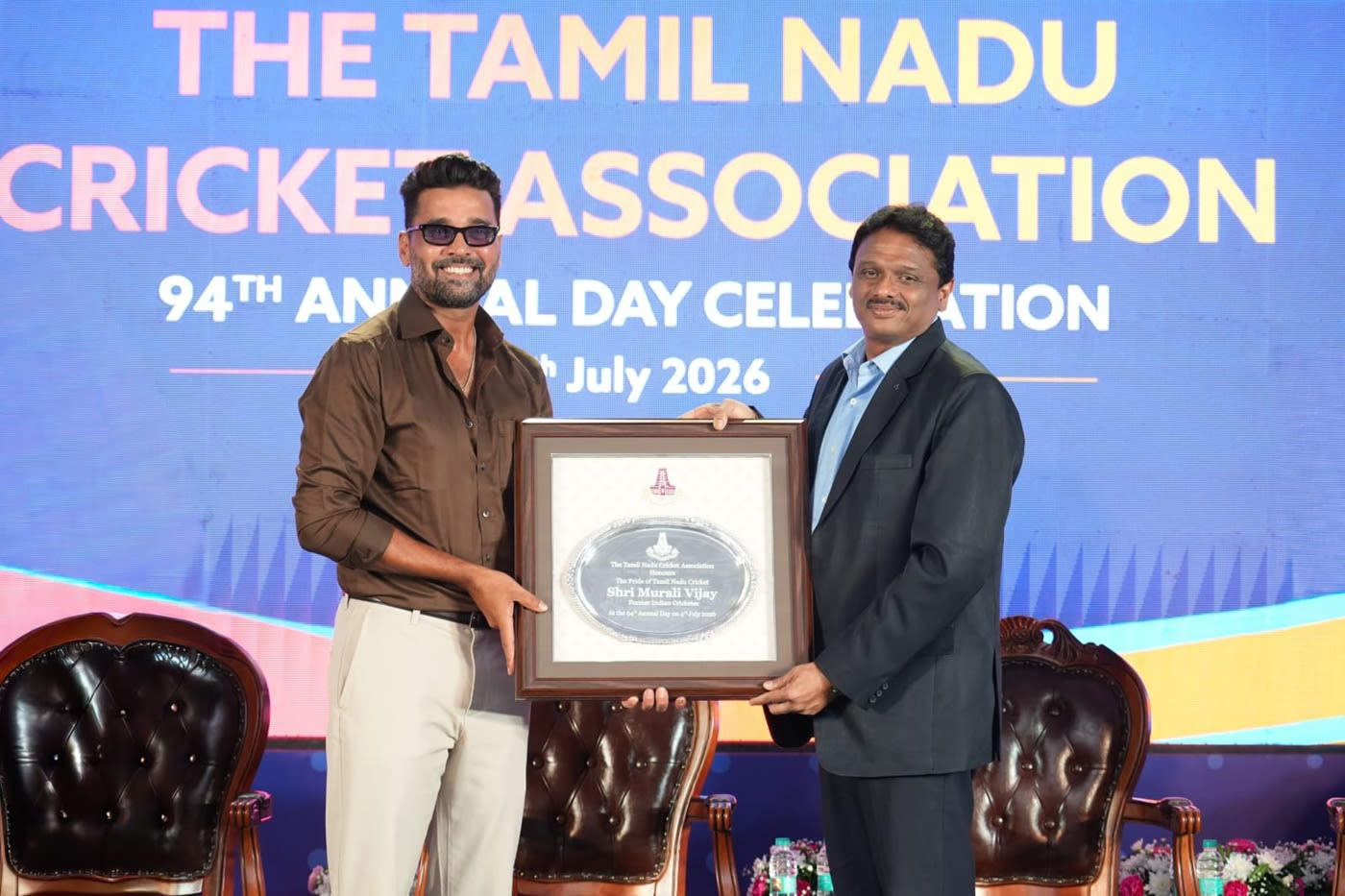 M Vijay receives a special award from TNCA president TJ Srinivasaraj