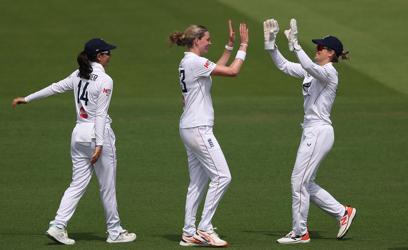 Lauren Bell found her range to bowl Yastika Bhatia