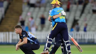 Yates, Mousley propel Bears to victory, end Glamorgan prospects