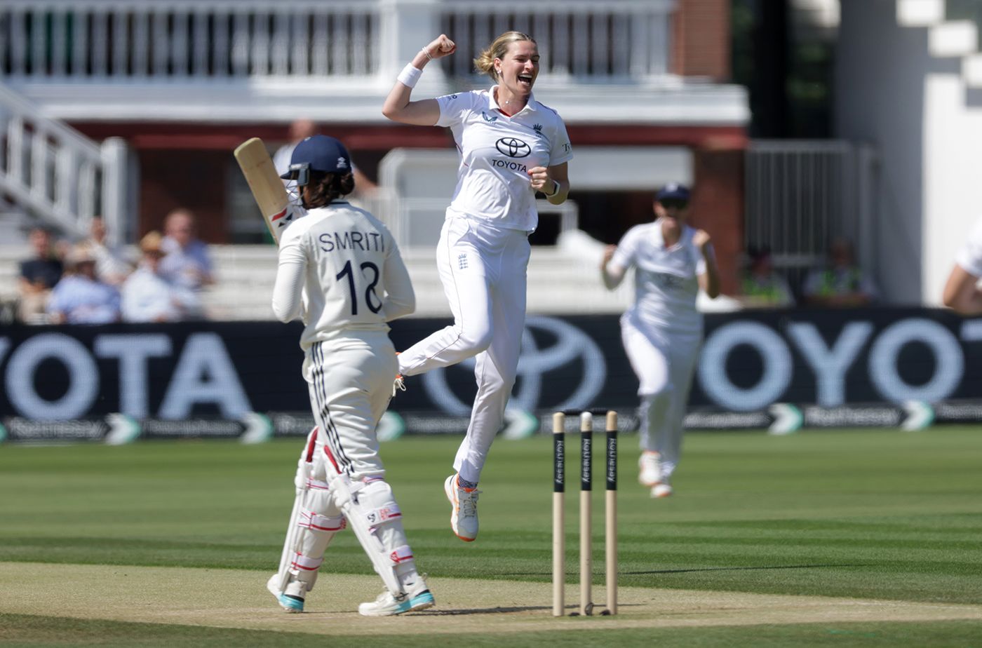 Lauren Bell removed Smriti Mandhana via a catch down the leg side