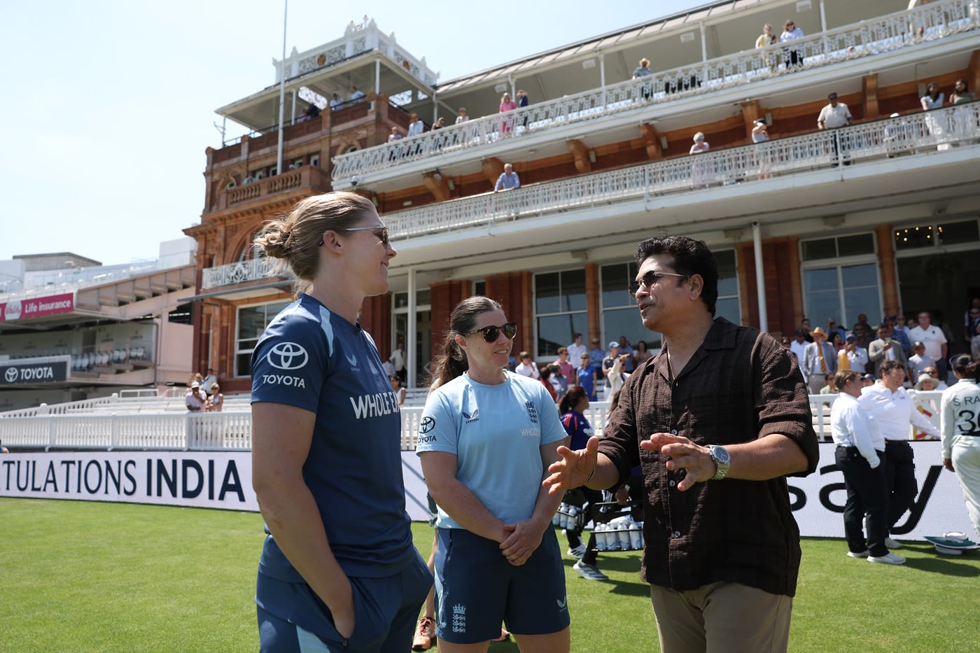 Are Heather Knight and Tammy Beaumont getting tips on retired life from Sachin Tendulkar?
