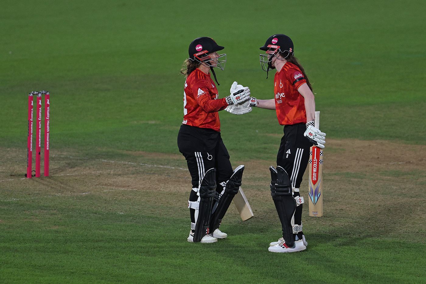 Tammy Beaumont and Sarah Bryce scored fifties