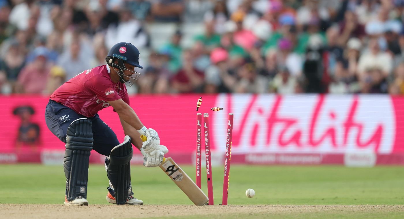 Ricardo Vasconcelos' dismissal for 88 triggered a late slump from Northants