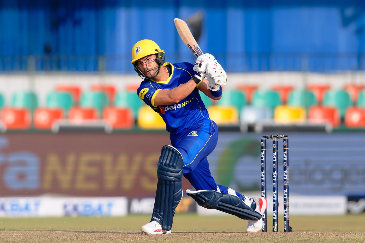 Reeza Hendricks top-scored with an unbeaten 87
