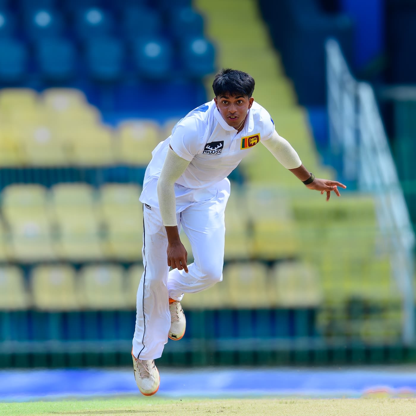 Sethmika Seneviratne bowls