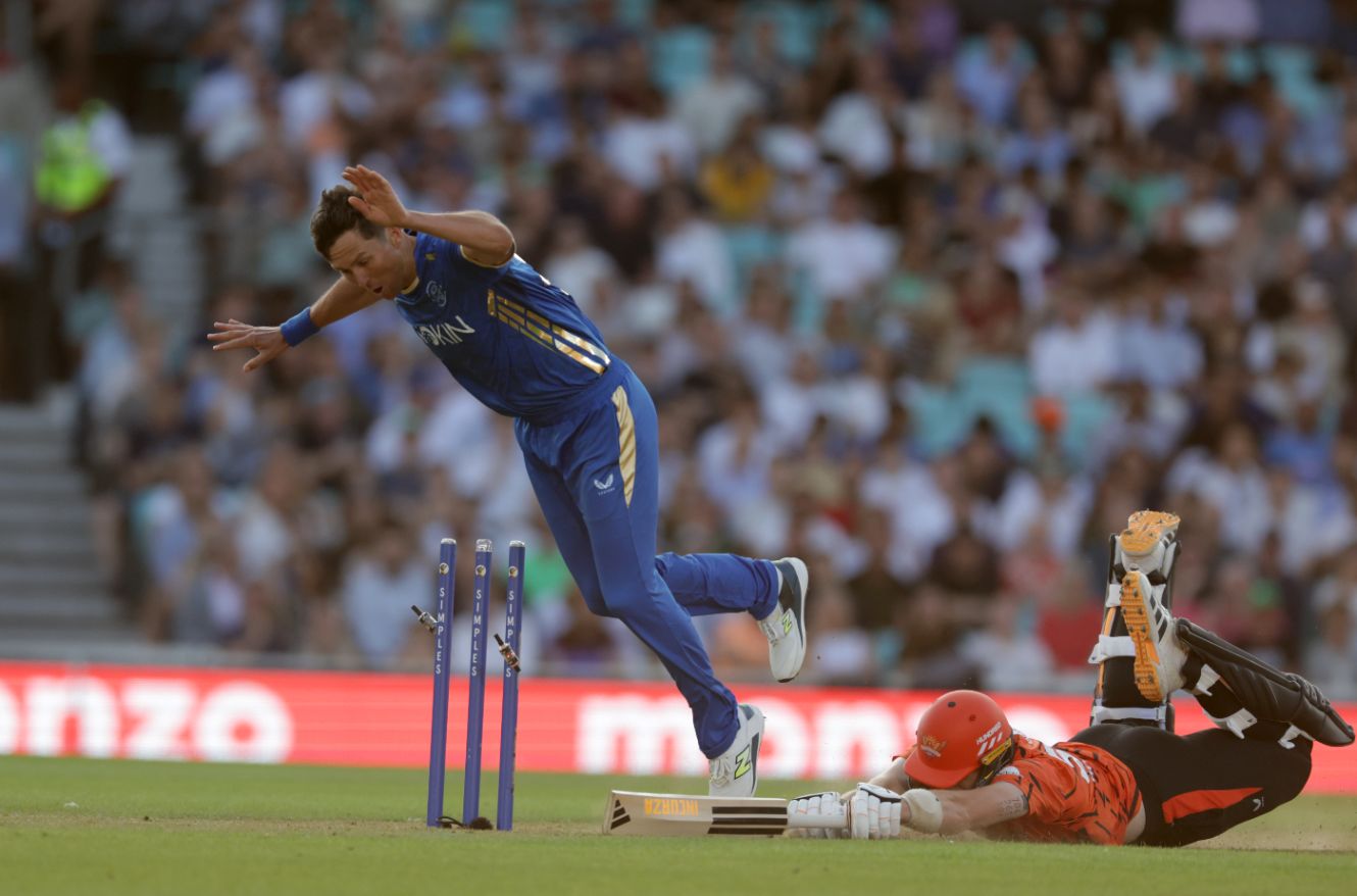 Trent Boult celebrates as Matthew Potts is run out