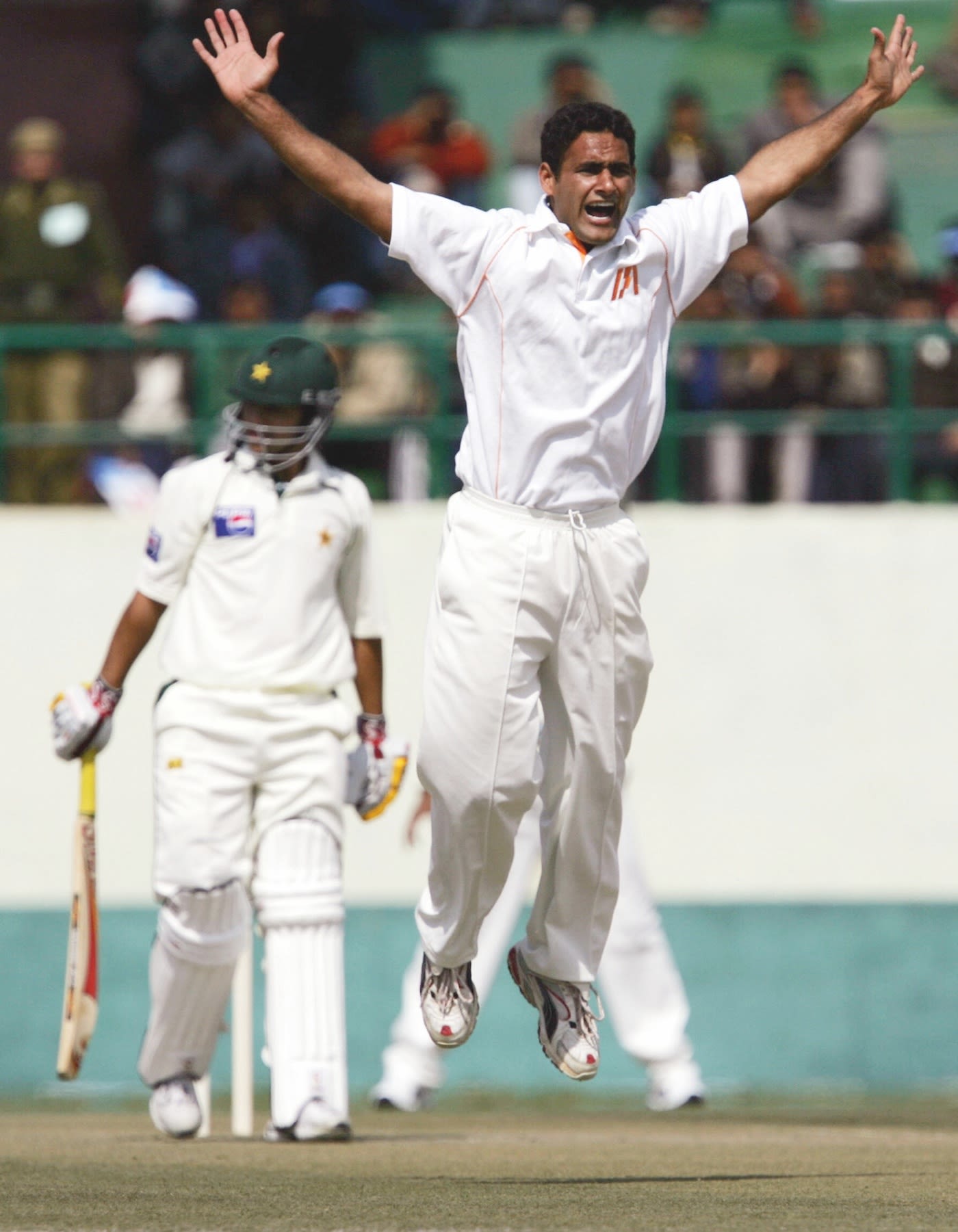 Gagandeep Singh makes an unsuccessful appeal for lbw against Salman Butt