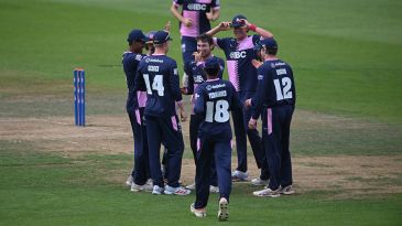 De Caires outdoes his dad with 75 and six-for in Middlesex romp