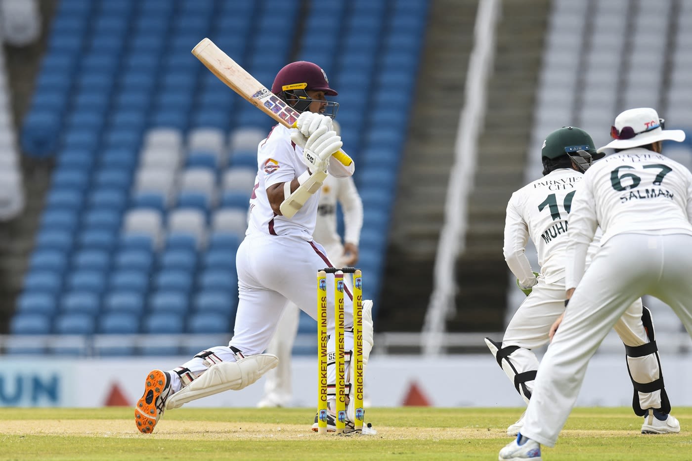 Tagenarine Chanderpaul pulls off the back foot