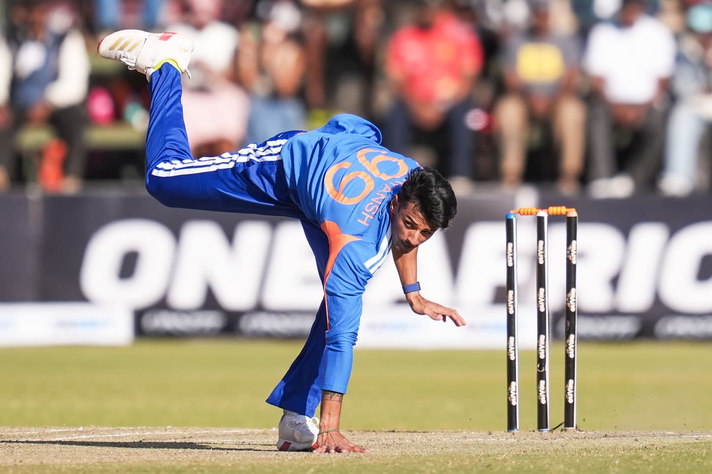 Suryansh Shedge loses his balance