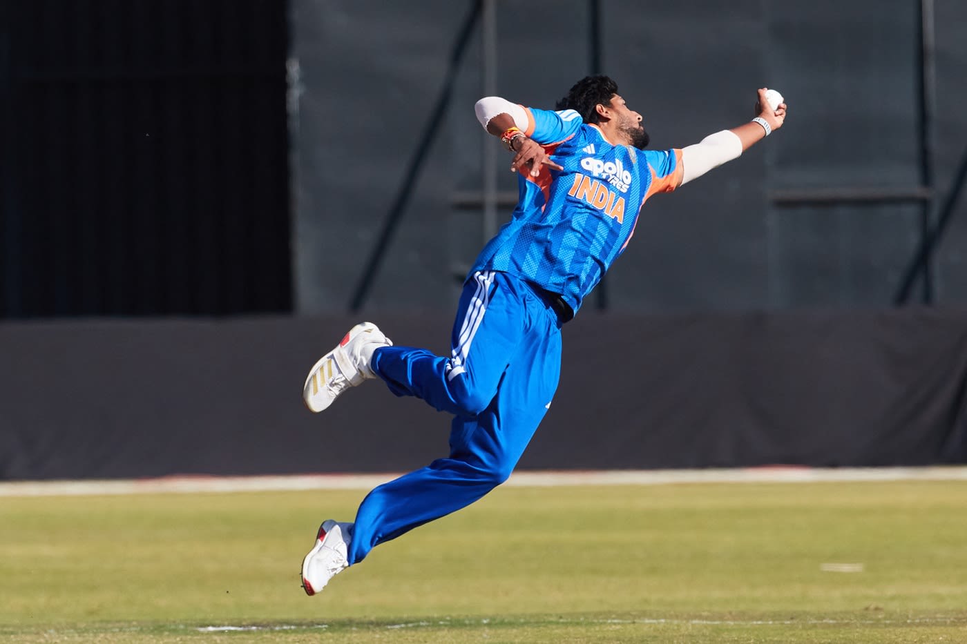Yash Thakur takes a one-handed return catch