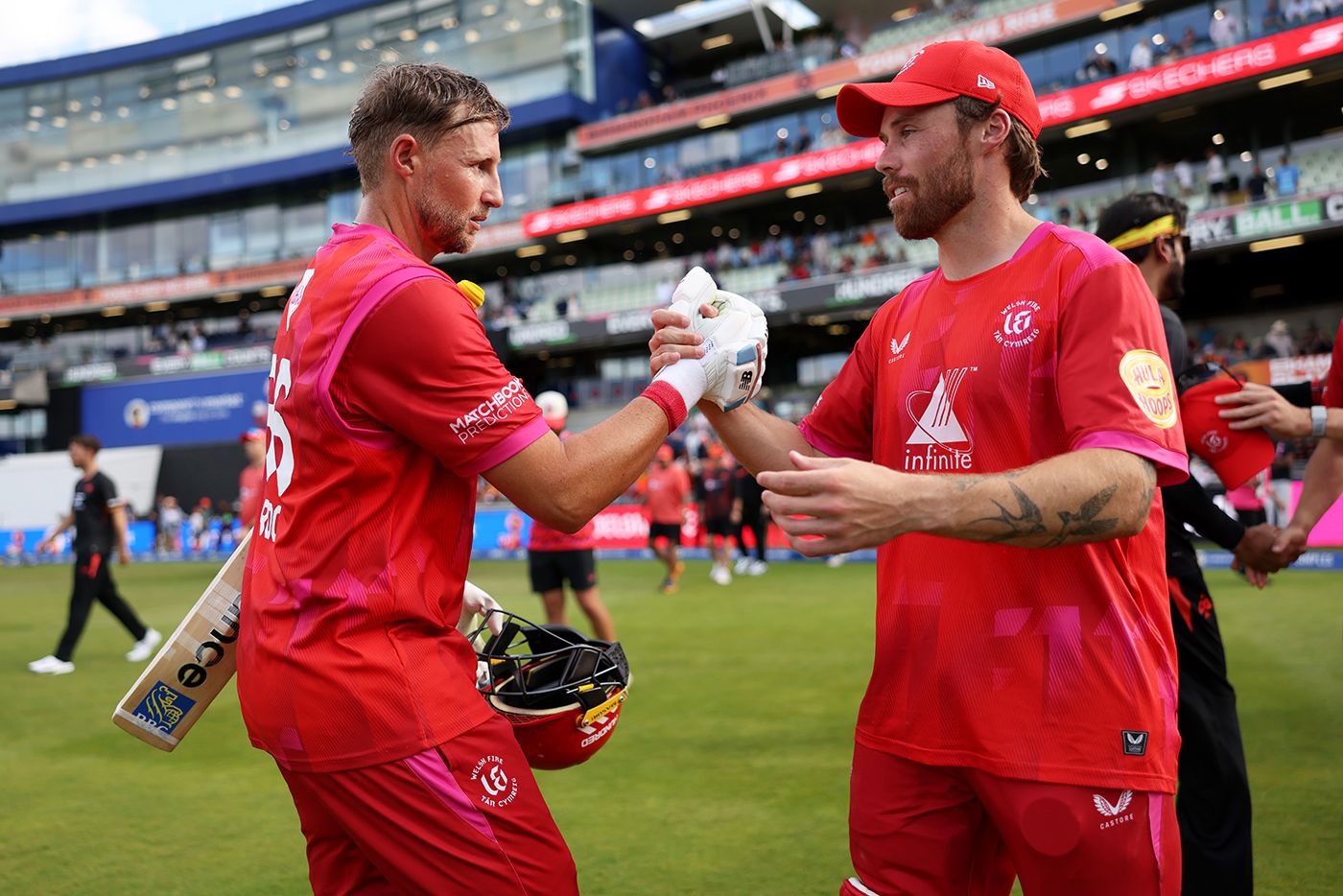 Phil Salt congratulates Joe Root on his match-winning half-century