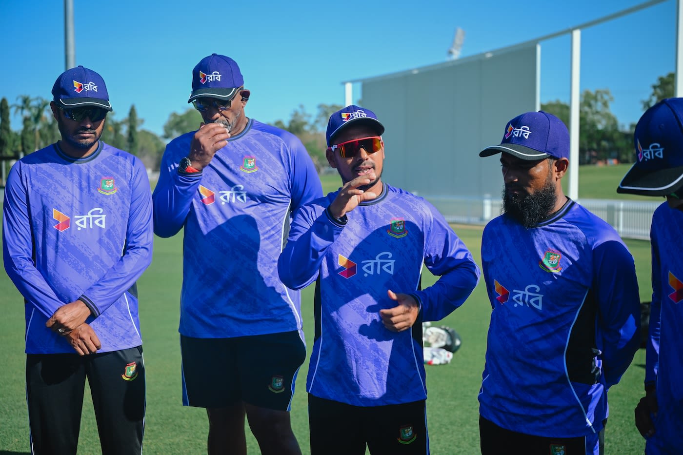 Mohammad Ashraful speaks in a team huddle