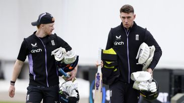 England recall Lawrence to Test team with Cox to bat at No. 3 vs Pakistan