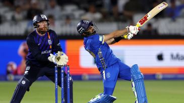 Raza's sixes knock Spirit out after feisty London derby