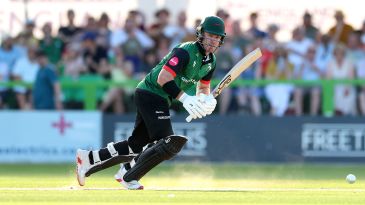 Hampshire down as Kelly, Cox keep Foxes survival dream alive