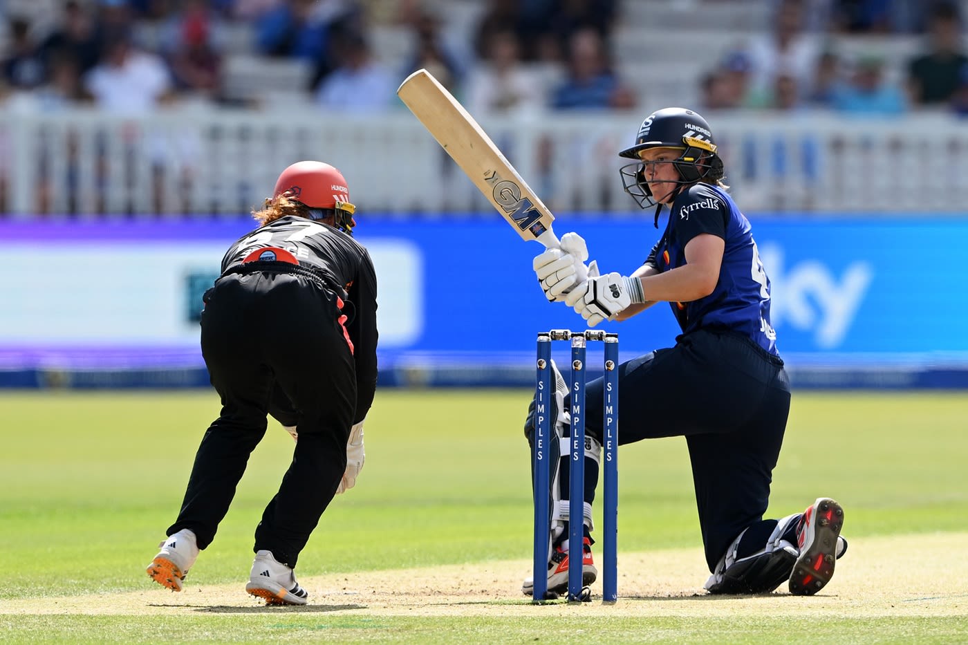 Amy Jones scored 39 with six boundaries
