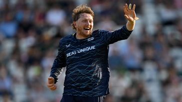 Bess, Coad join forces to secure home quarter-final
