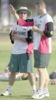 Heath Streak in conversation with Dirk Viljoen during the nets at Nagpur