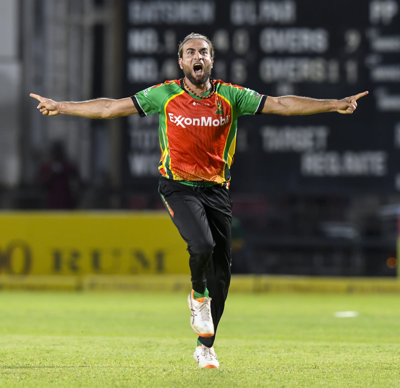 Imran Tahir sets off on his run