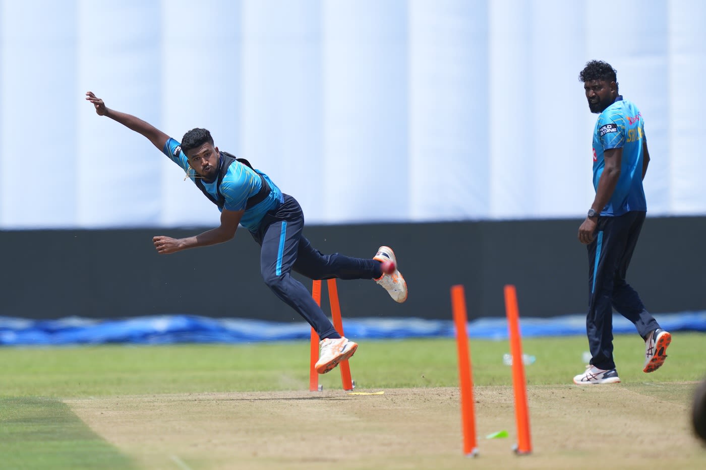 Dilshan Madushanka has a bowl