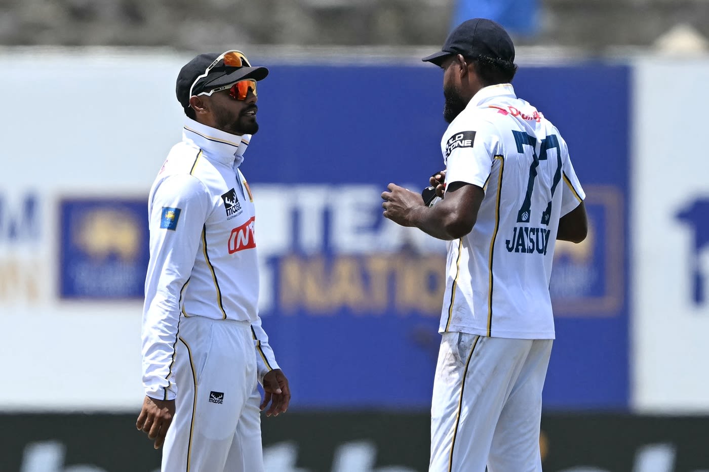 Dhananjaya de Silva has a chat with Prabath Jayasuriya