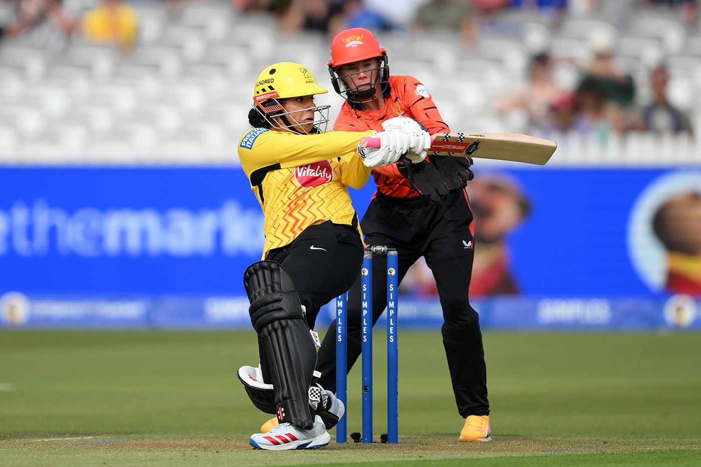Sophia Dunkley smears one behind square