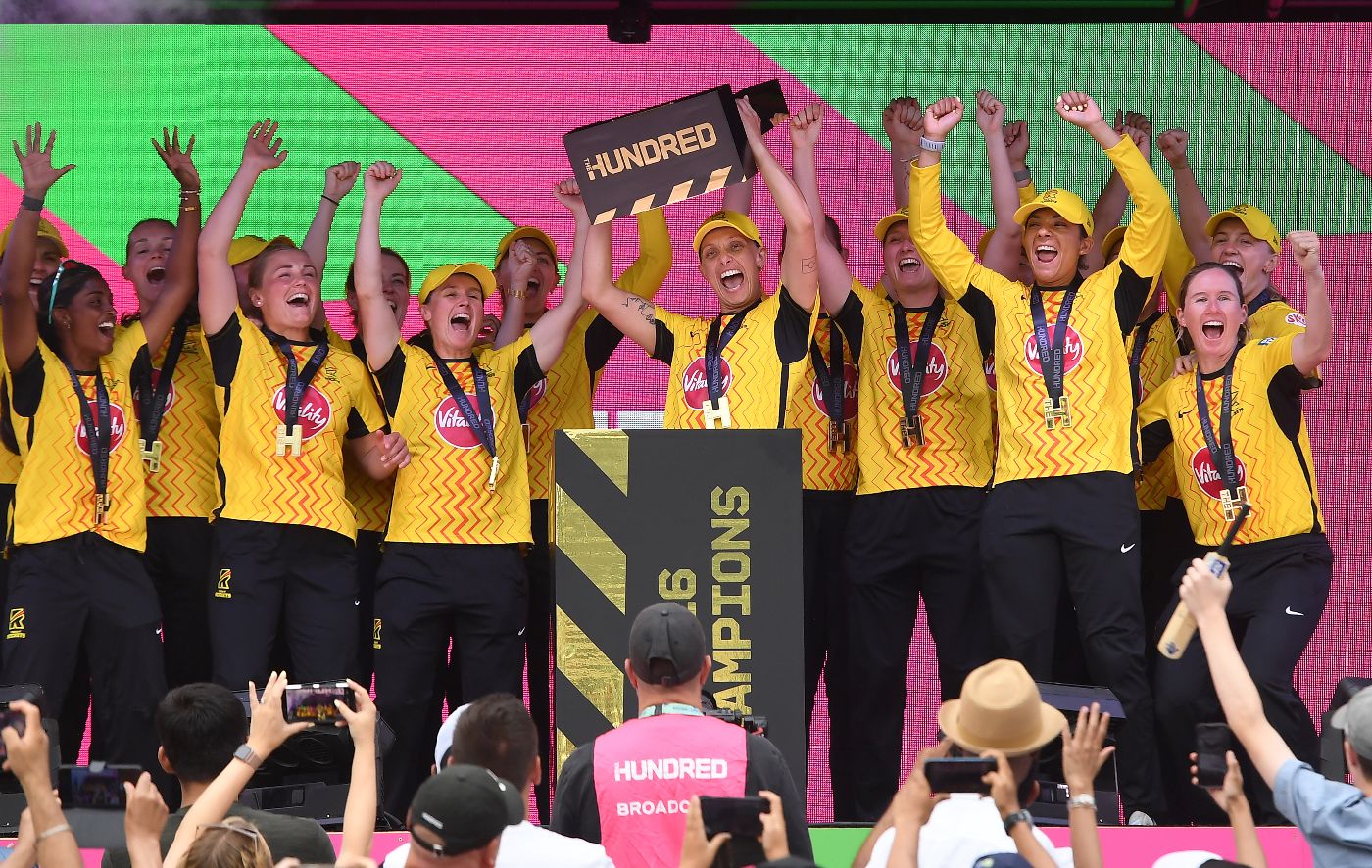 Ash Gardner lifts the Women's Hundred trophy for Trent Rockets