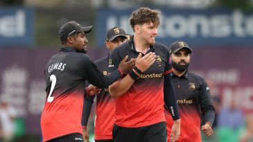 Shaikh, Green send Leicestershire into final